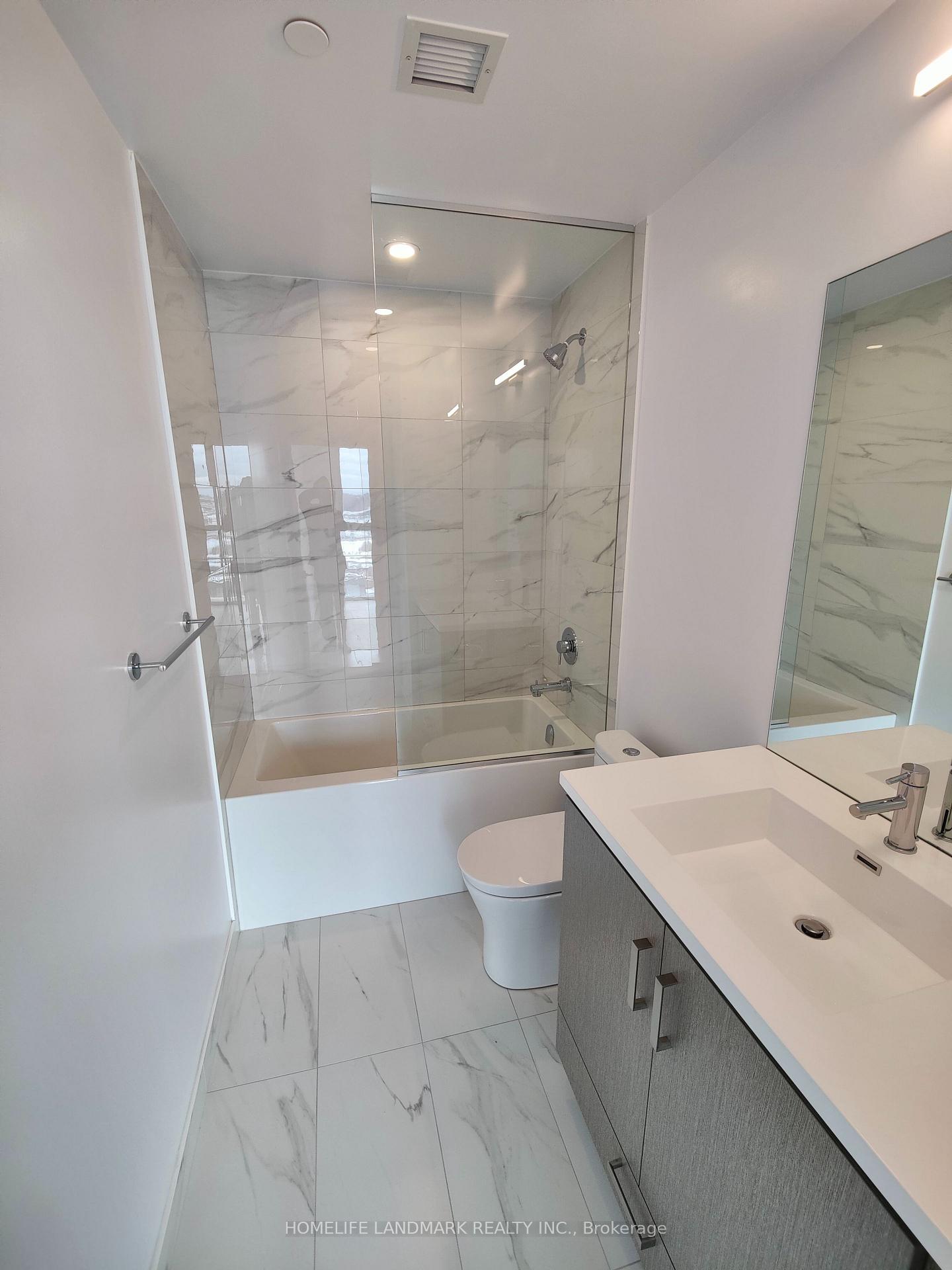 Photo 6 of Unit 809, 38 Honeycrisp Crescent, Vaughan, Vaughan Corporate Centre — HOMEH