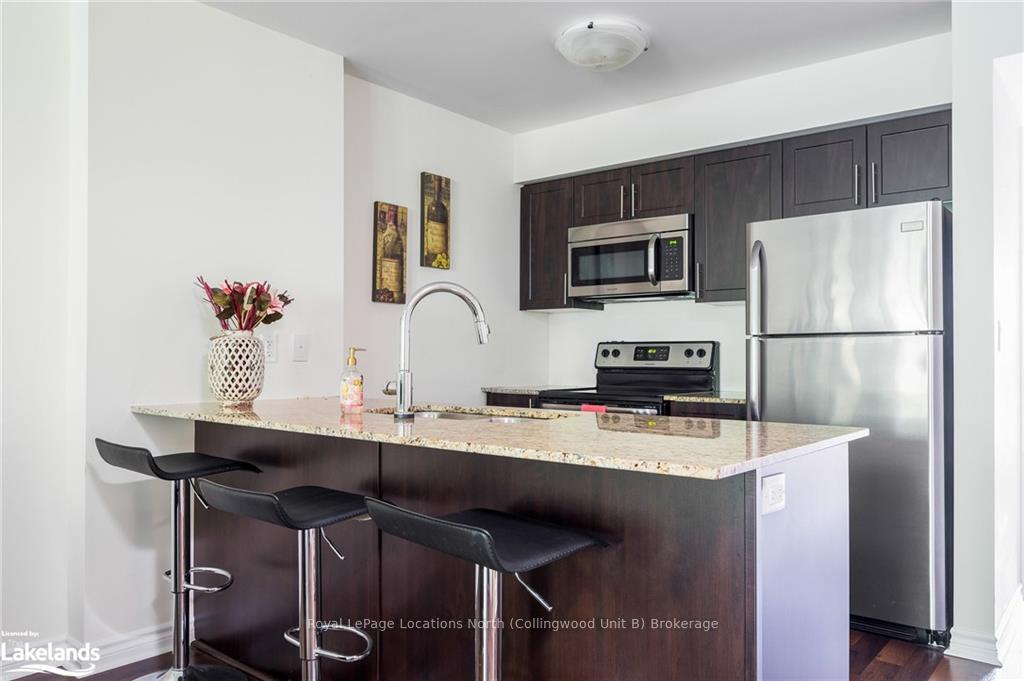 Photo 10 of Unit 202, 4 Brandy Lane Drive, Collingwood — HOMEH