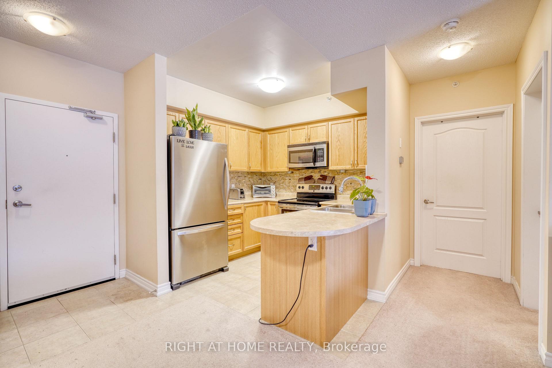 Photo 6 of Unit 210, 39 Ferndale Drive S, Barrie, Ardagh — HOMEH