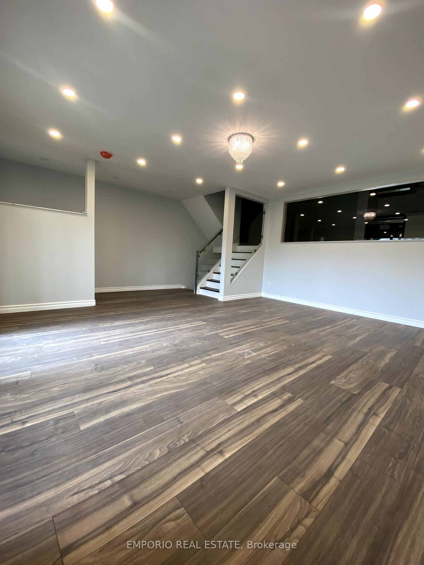 Photo 3 of Unit 193, 16 Springfair Avenue N, Aurora, Aurora Village — HOMEH