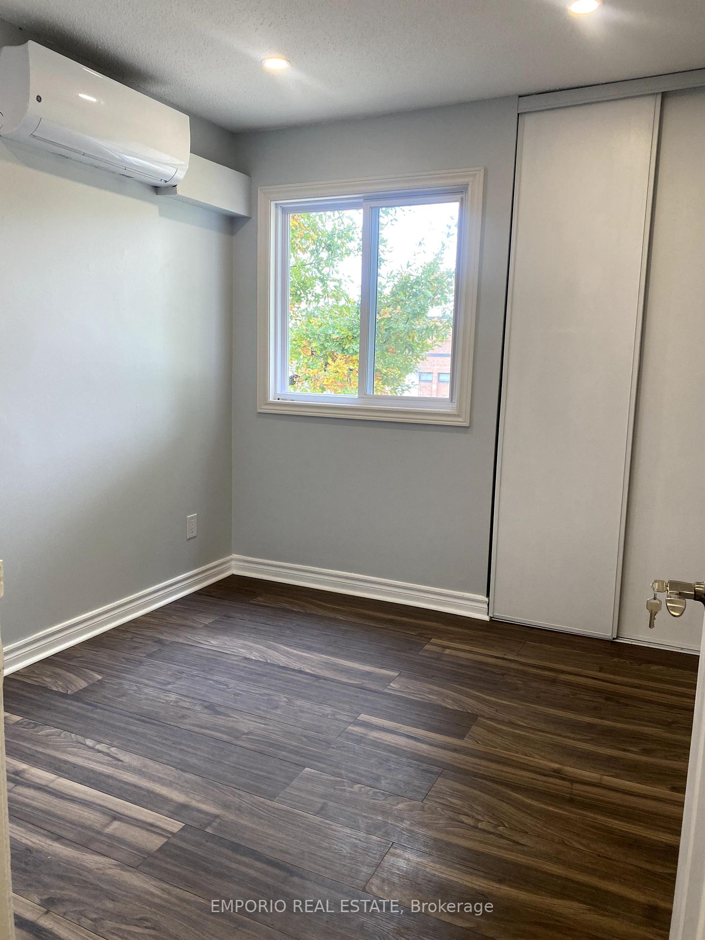 Photo 5 of Unit 193, 16 Springfair Avenue N, Aurora, Aurora Village — HOMEH