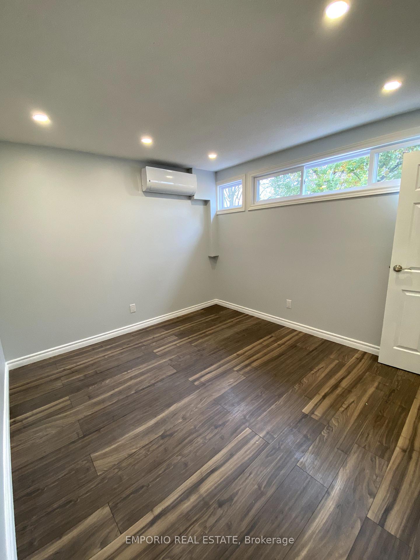 Photo 8 of Unit 193, 16 Springfair Avenue N, Aurora, Aurora Village — HOMEH