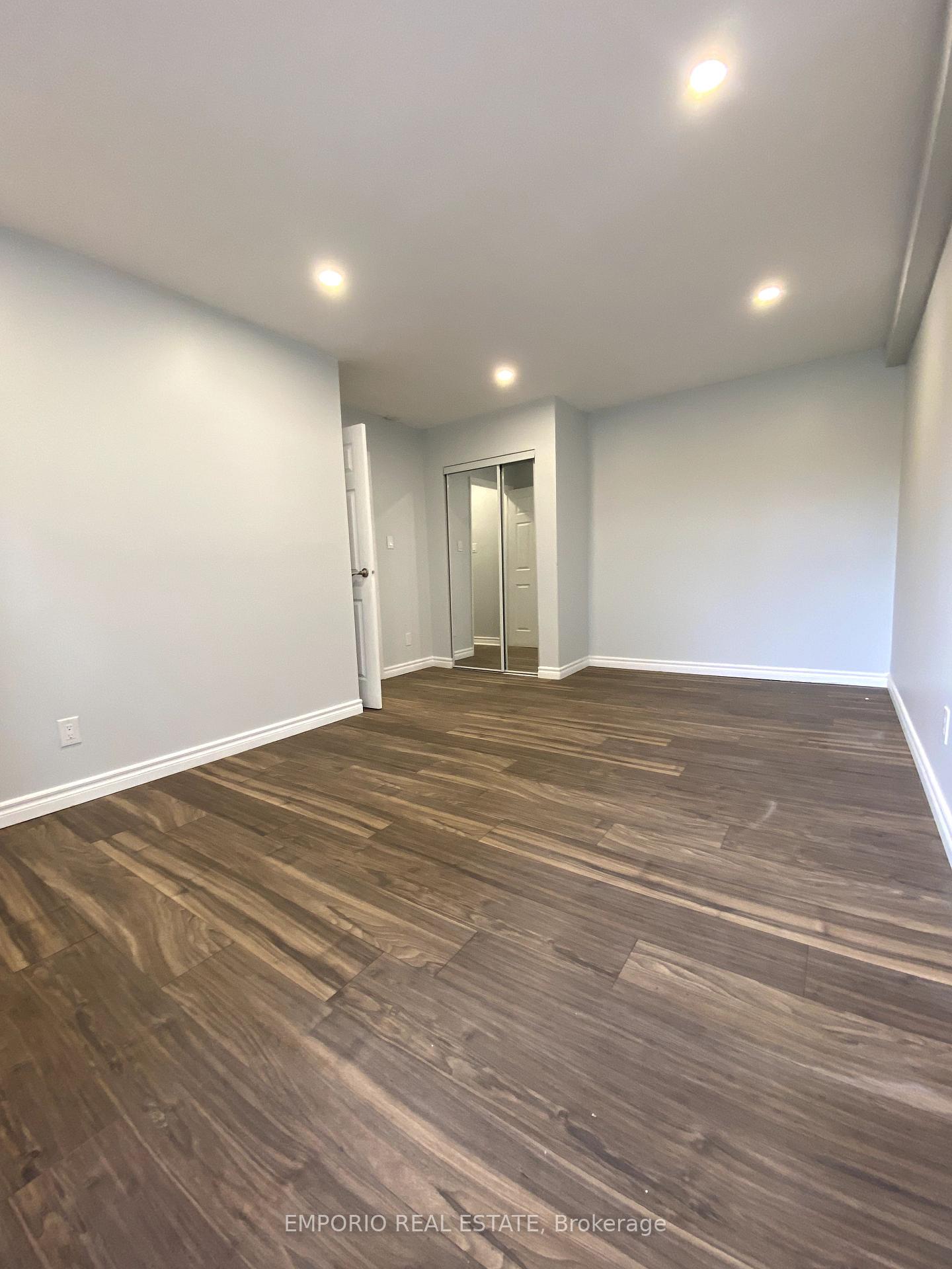 Photo 10 of Unit 193, 16 Springfair Avenue N, Aurora, Aurora Village — HOMEH
