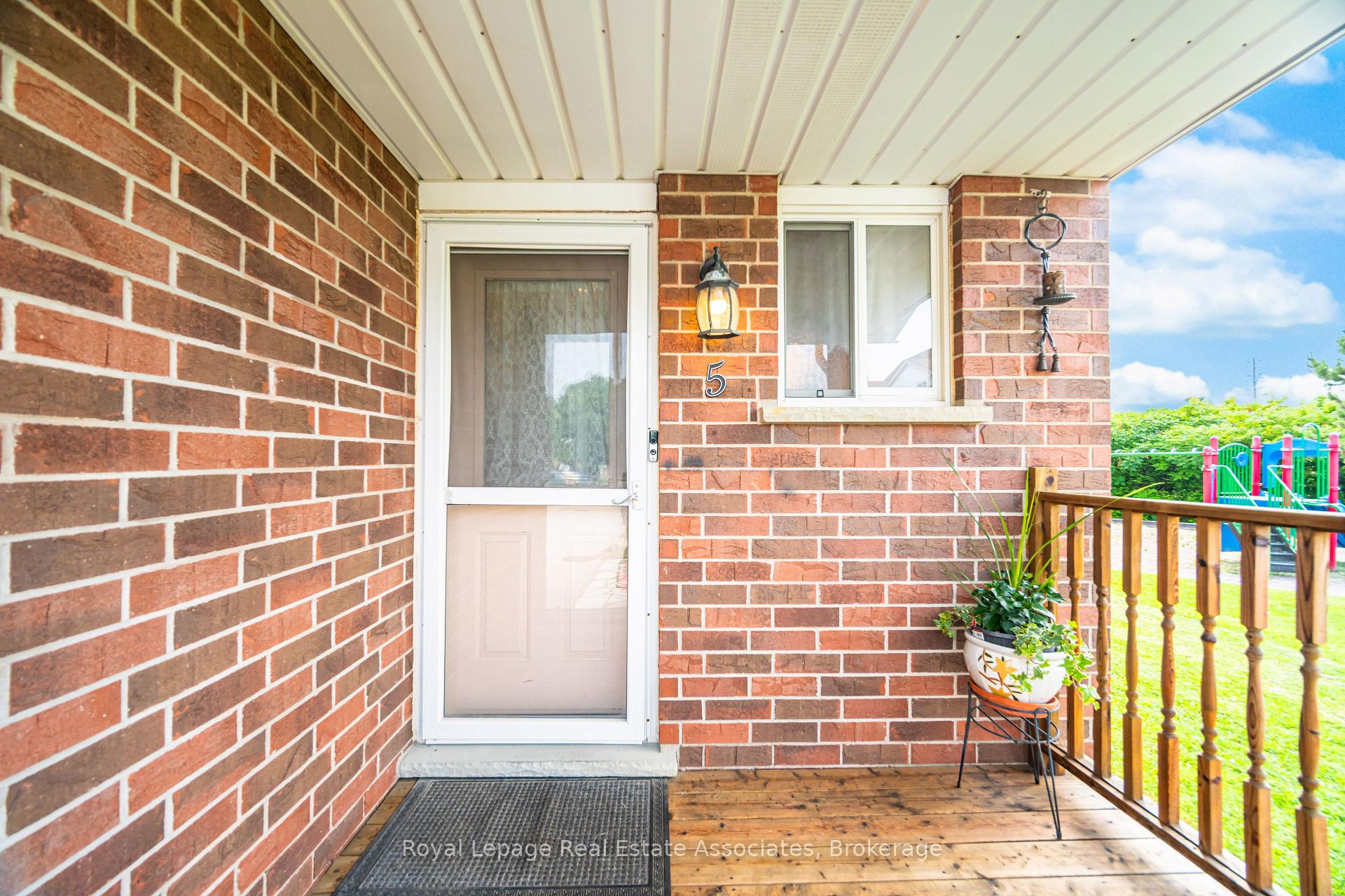 Photo 6 of Unit 5, 360 Cornridge Place, Waterloo — HOMEH