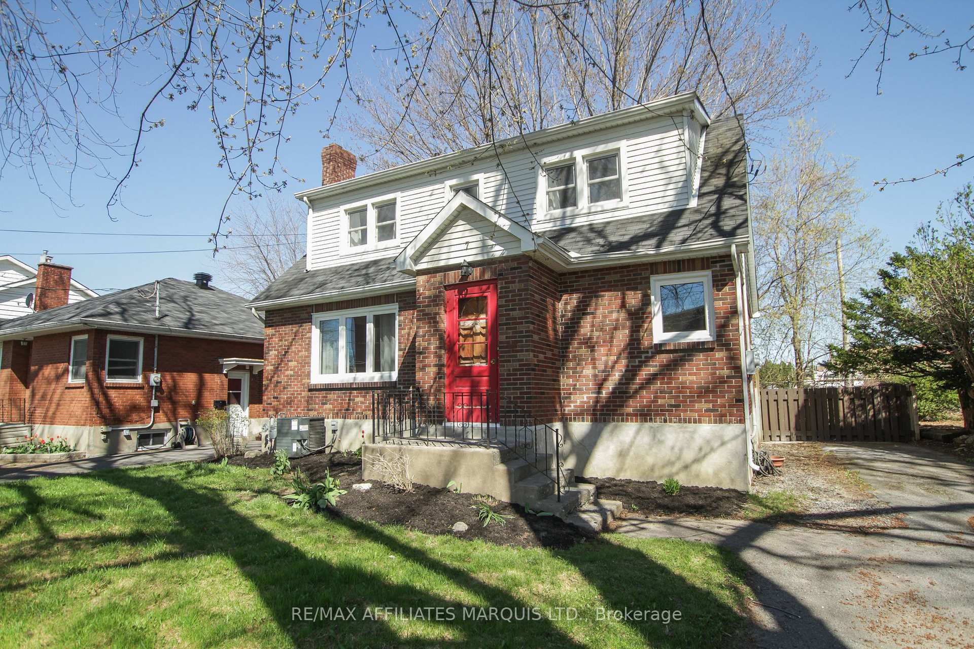 Photo 3 of 7 Old Orchard Avenue, Cornwall — HOMEH