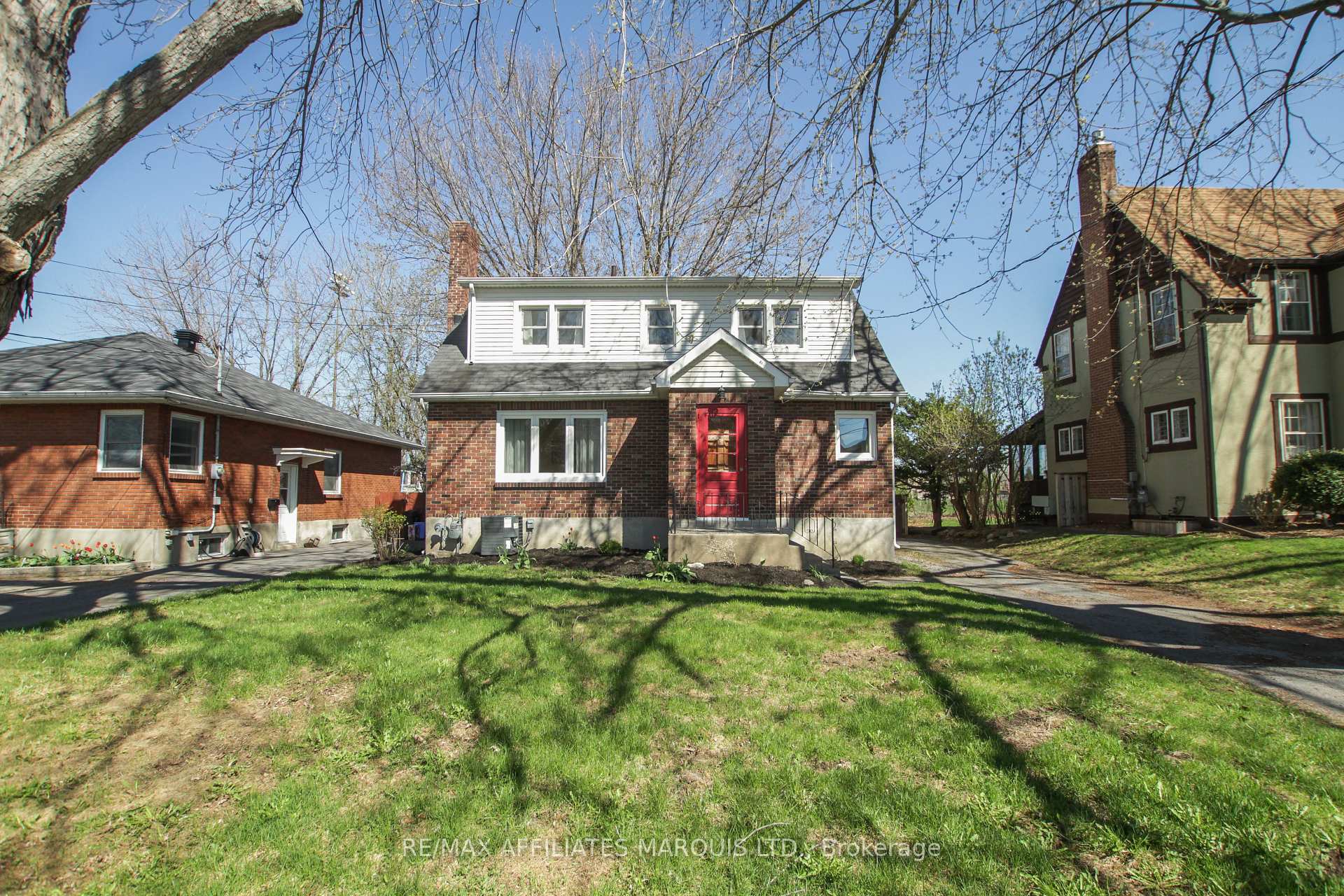 Photo 2 of 7 Old Orchard Avenue, Cornwall — HOMEH