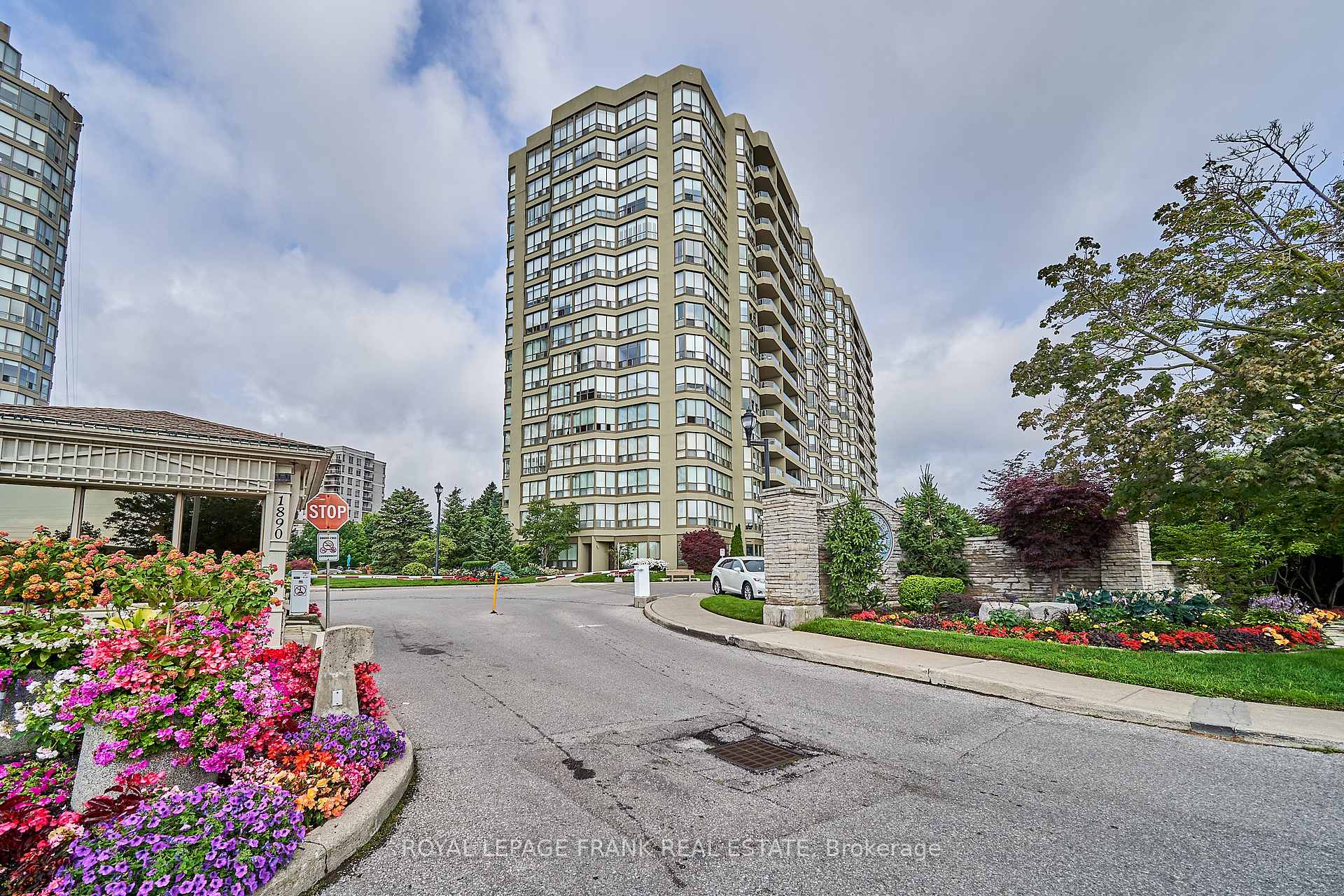 Photo 2 of Unit 107, 1890 Valley Farm Road, Pickering, Town Centre — HOMEH