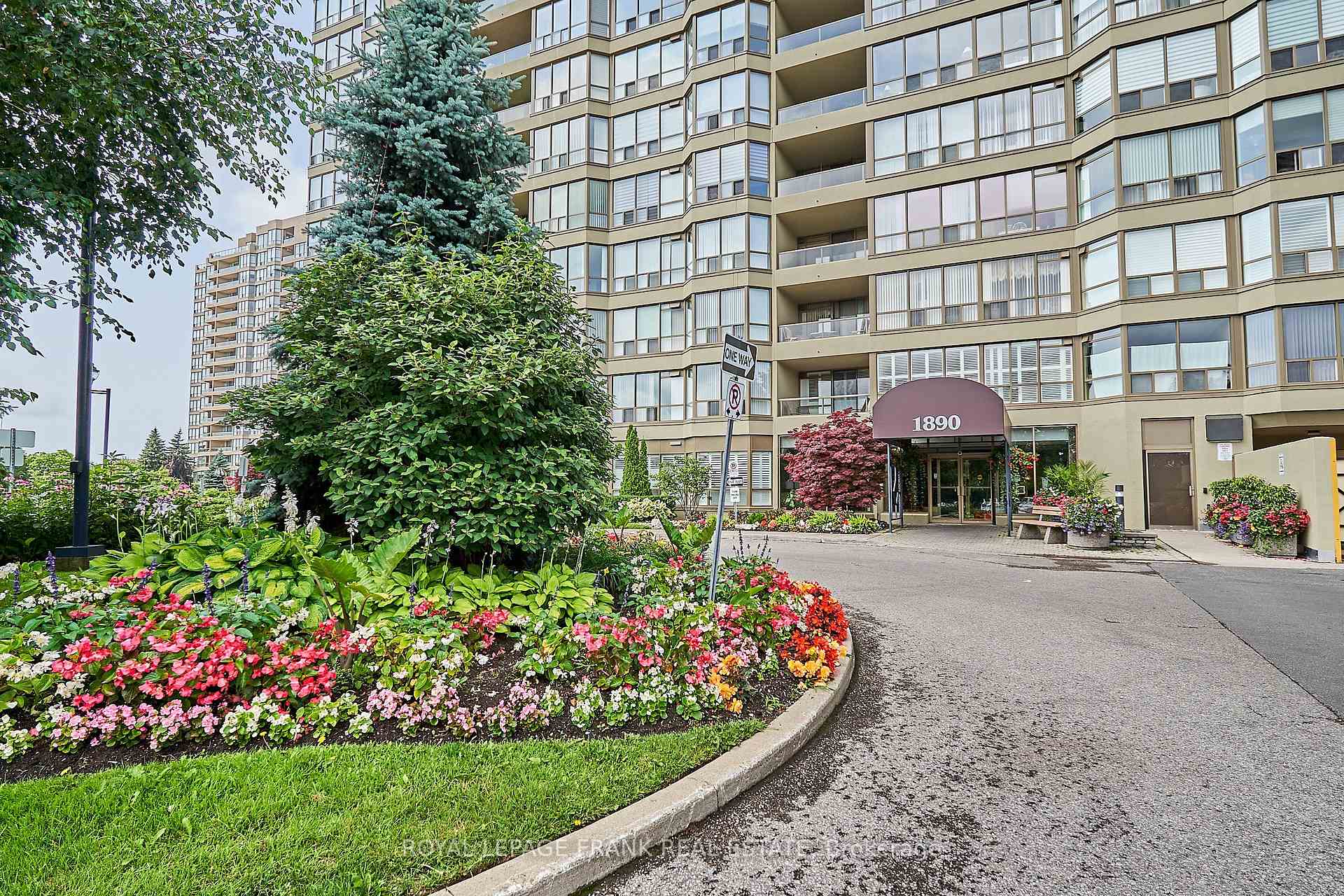 Photo 3 of Unit 107, 1890 Valley Farm Road, Pickering, Town Centre — HOMEH
