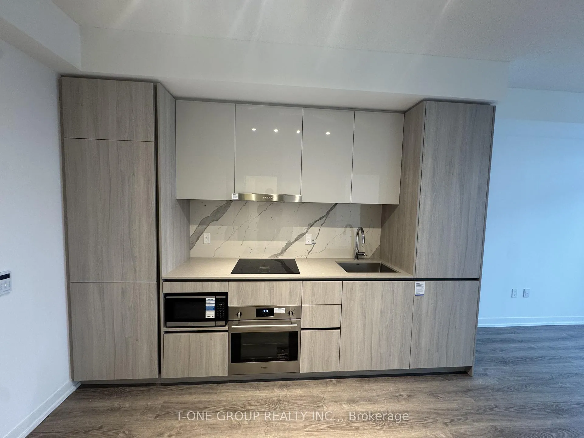 Photo 2 of Unit 2505, 8 Interchange Way, Vaughan, Vaughan Corporate Centre — HOMEH