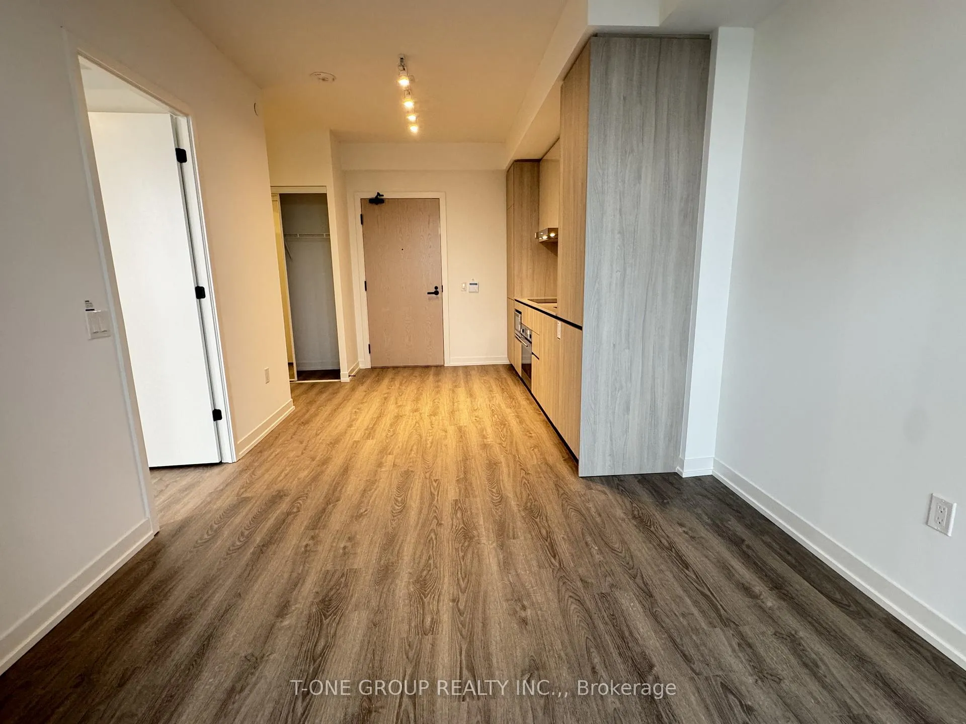 Photo 4 of Unit 2505, 8 Interchange Way, Vaughan, Vaughan Corporate Centre — HOMEH
