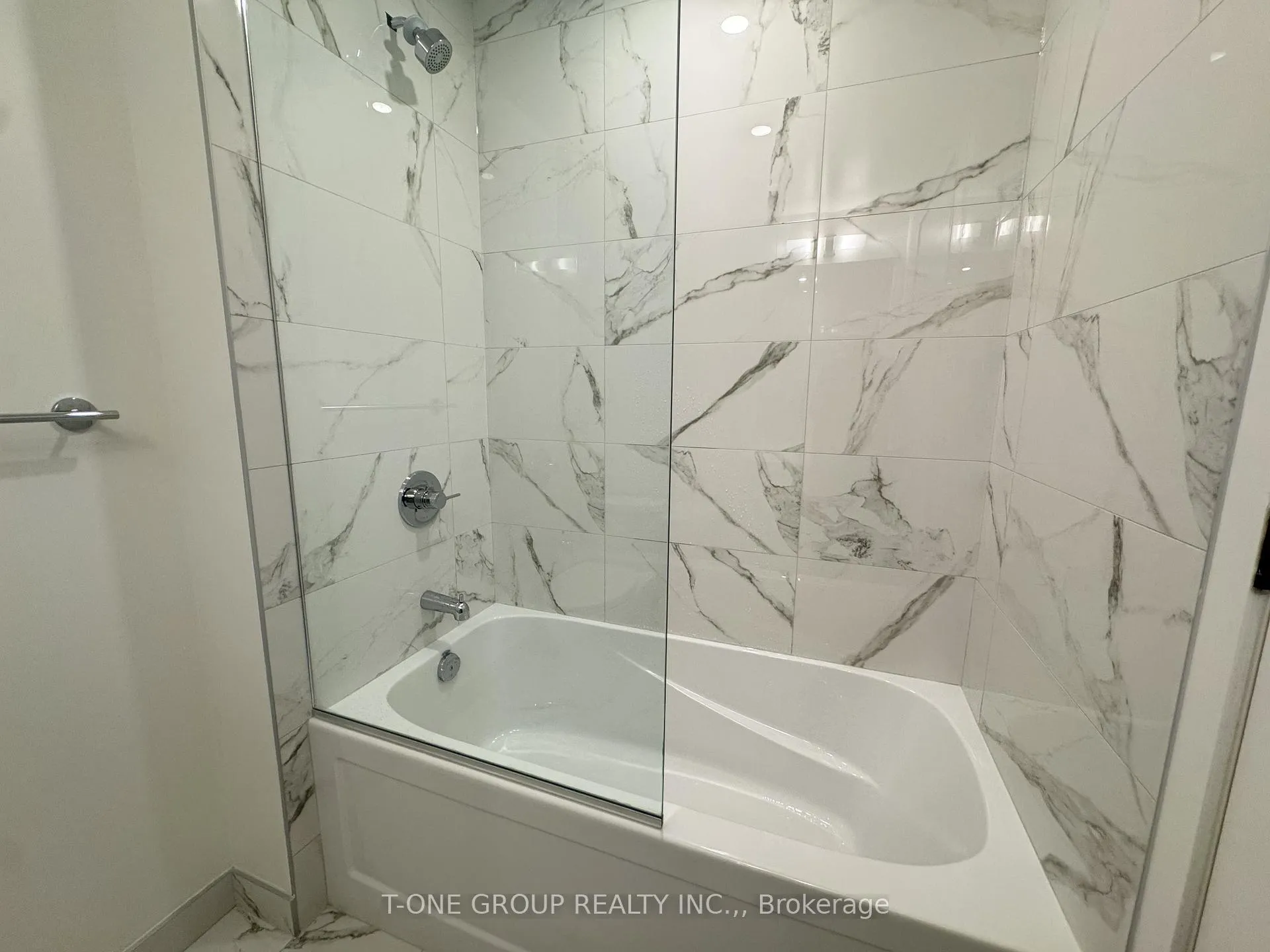 Photo 10 of Unit 2505, 8 Interchange Way, Vaughan, Vaughan Corporate Centre — HOMEH