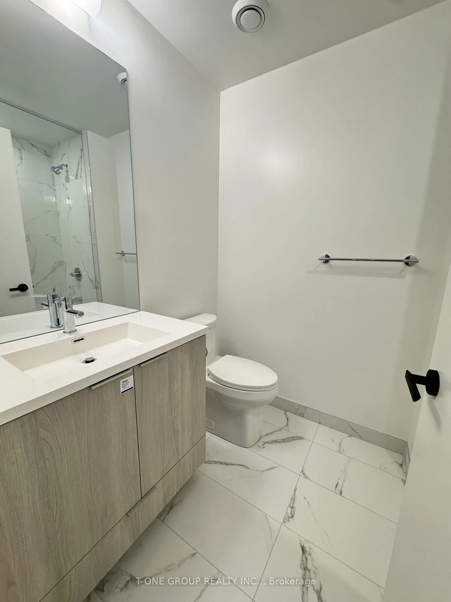 Photo 11 of Unit 2505, 8 Interchange Way, Vaughan, Vaughan Corporate Centre — HOMEH
