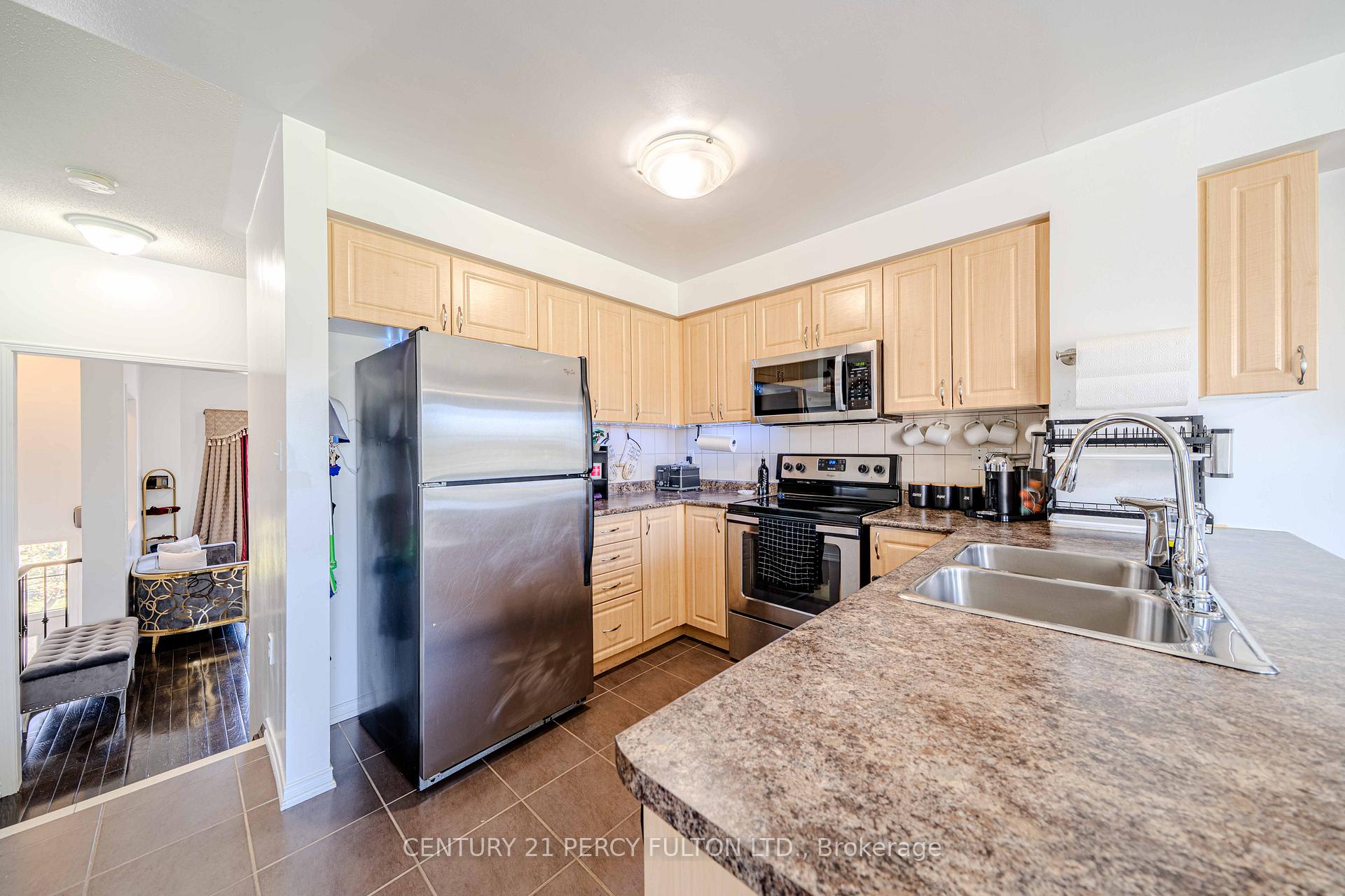 Photo 7 of Unit 11, 22 Burtonbury Lane, Ajax, Northeast Ajax — HOMEH