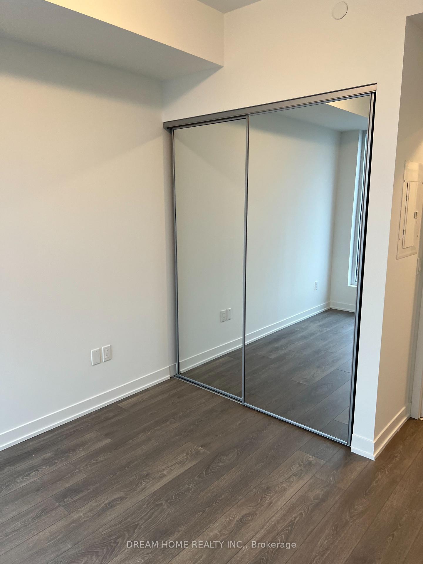 Photo 3 of Unit 806, 474 Caldari Road, Vaughan, Concord — HOMEH