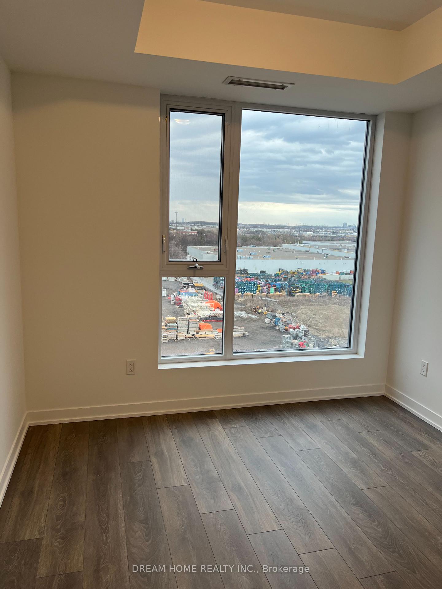 Photo 4 of Unit 806, 474 Caldari Road, Vaughan, Concord — HOMEH