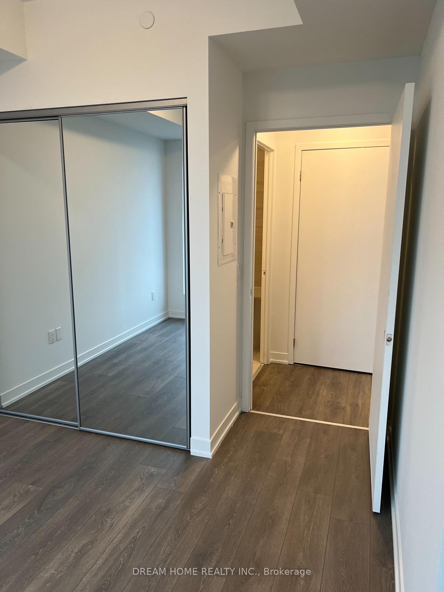 Photo 5 of Unit 806, 474 Caldari Road, Vaughan, Concord — HOMEH