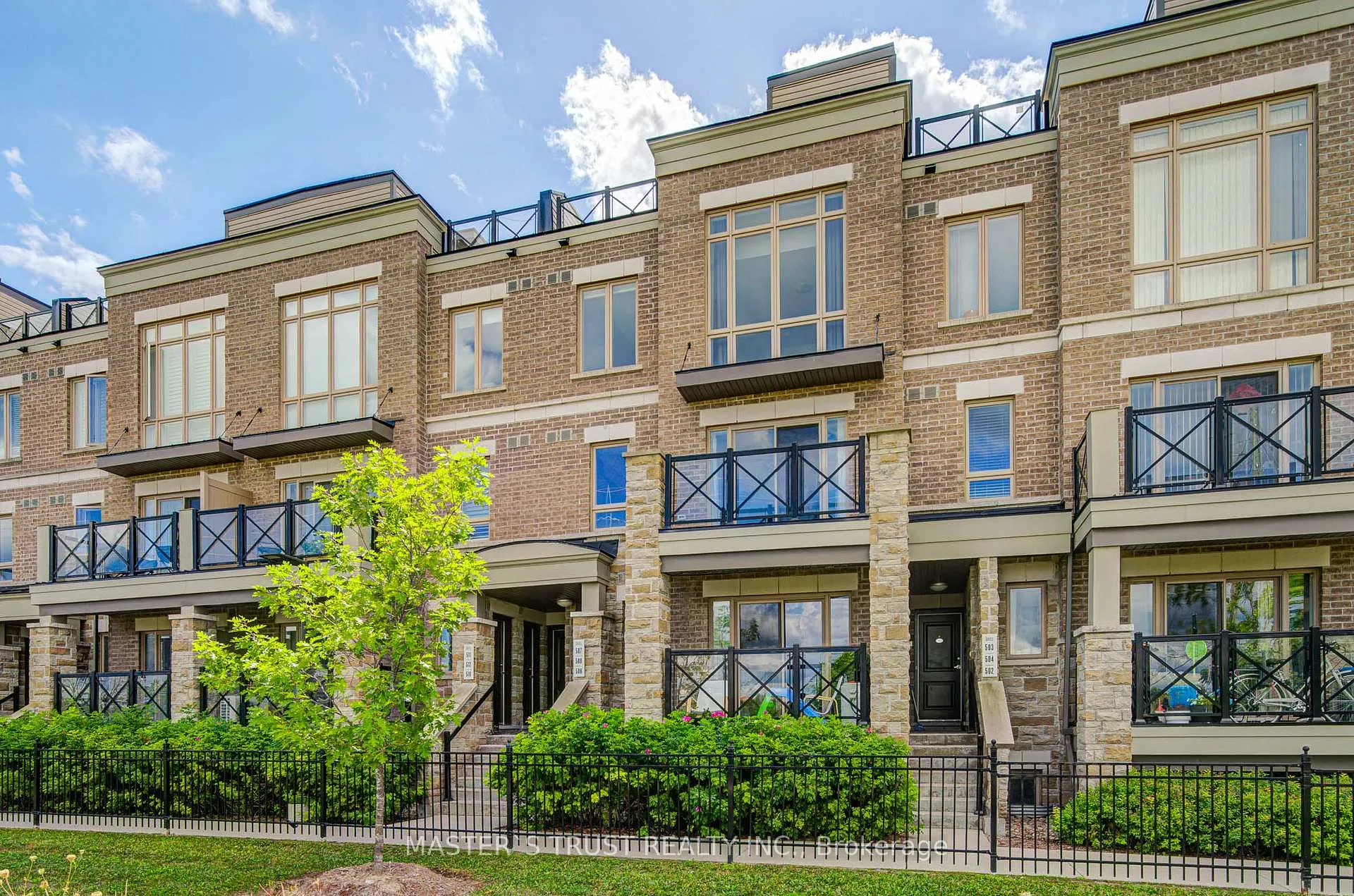 Photo 2 of Unit UNIT 507, 30 Dunsheath Way, Markham, Cornell — HOMEH