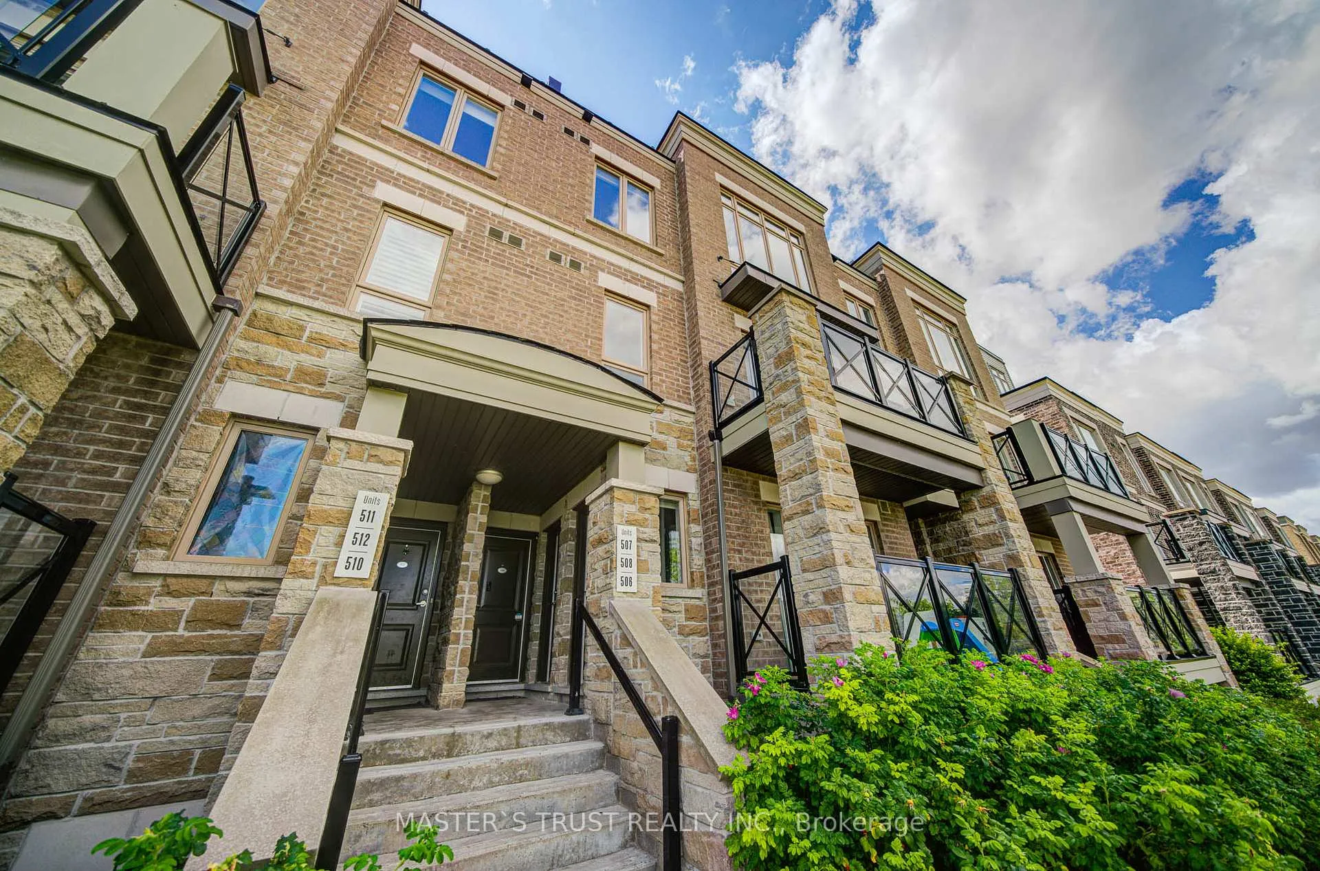 Photo 3 of Unit UNIT 507, 30 Dunsheath Way, Markham, Cornell — HOMEH
