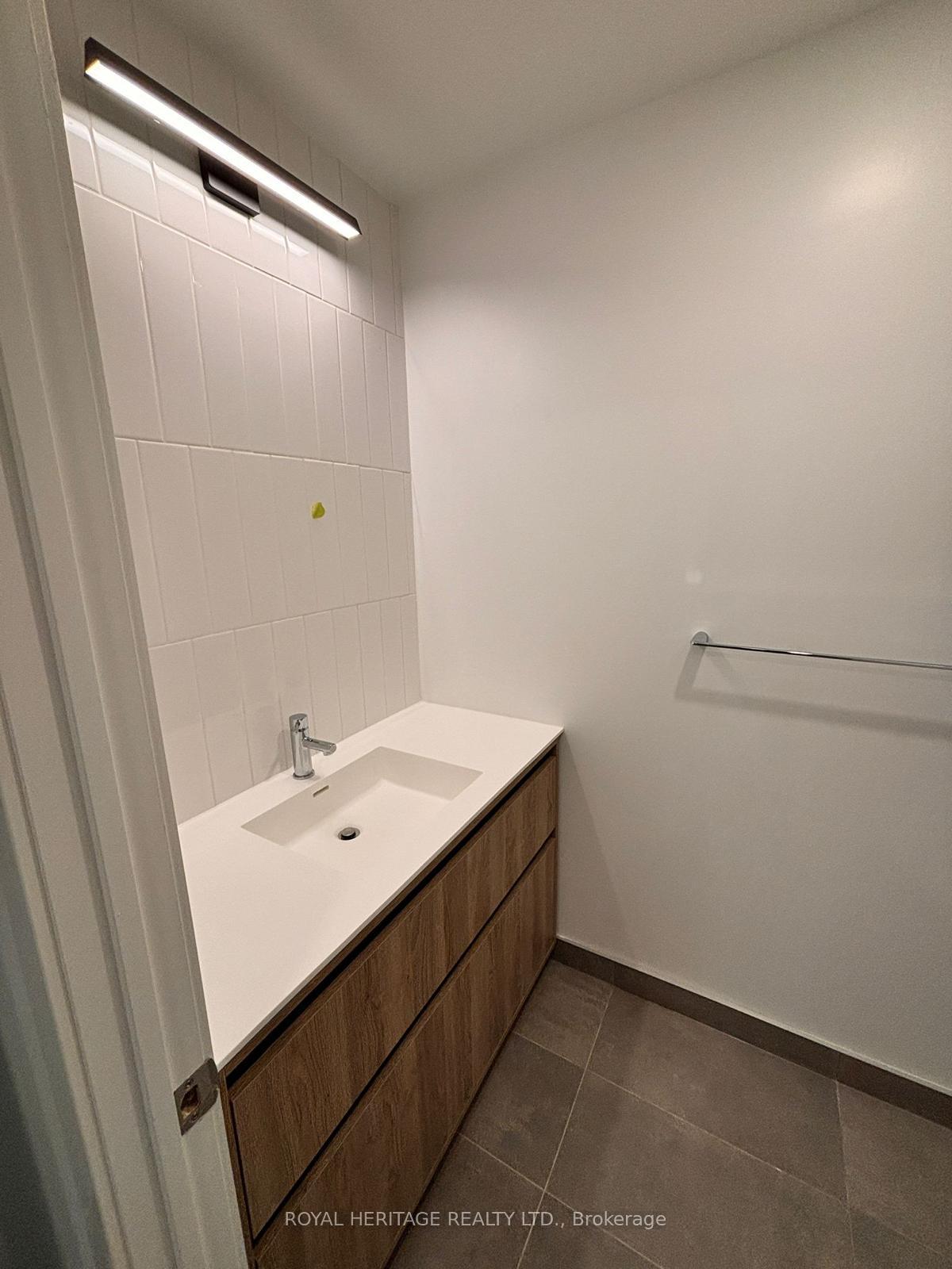 Photo 10 of Unit C709, 8 Beverly Glen Boulevard, Vaughan, Beverley Glen — HOMEH
