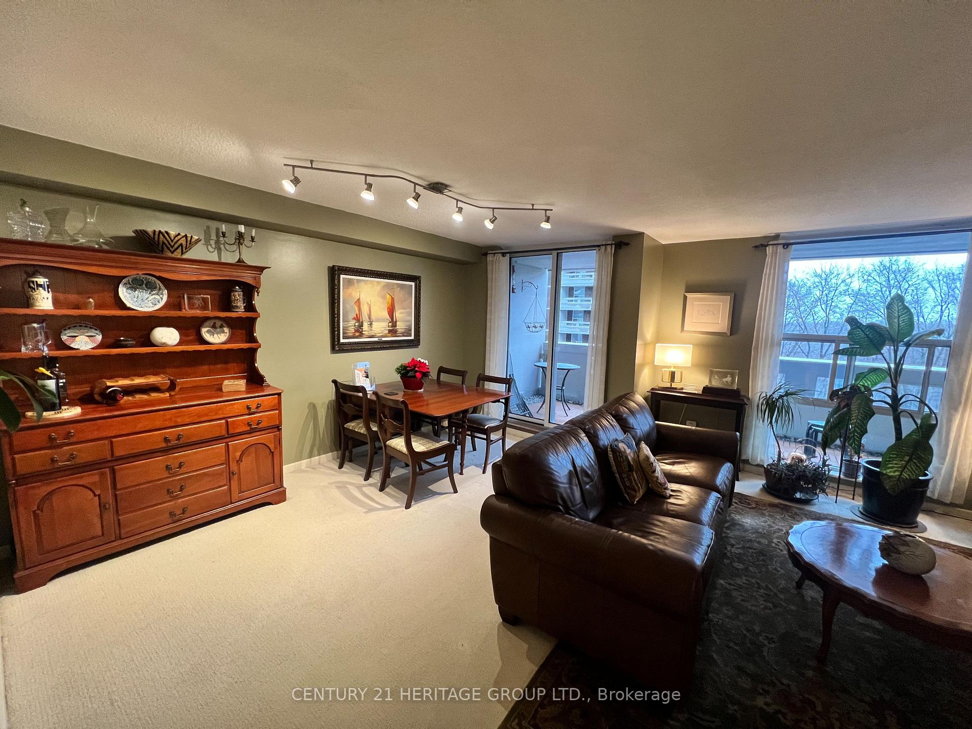 Photo 8 of Unit 406, 60 Inverlochy Boulevard, Markham, Royal Orchard — HOMEH