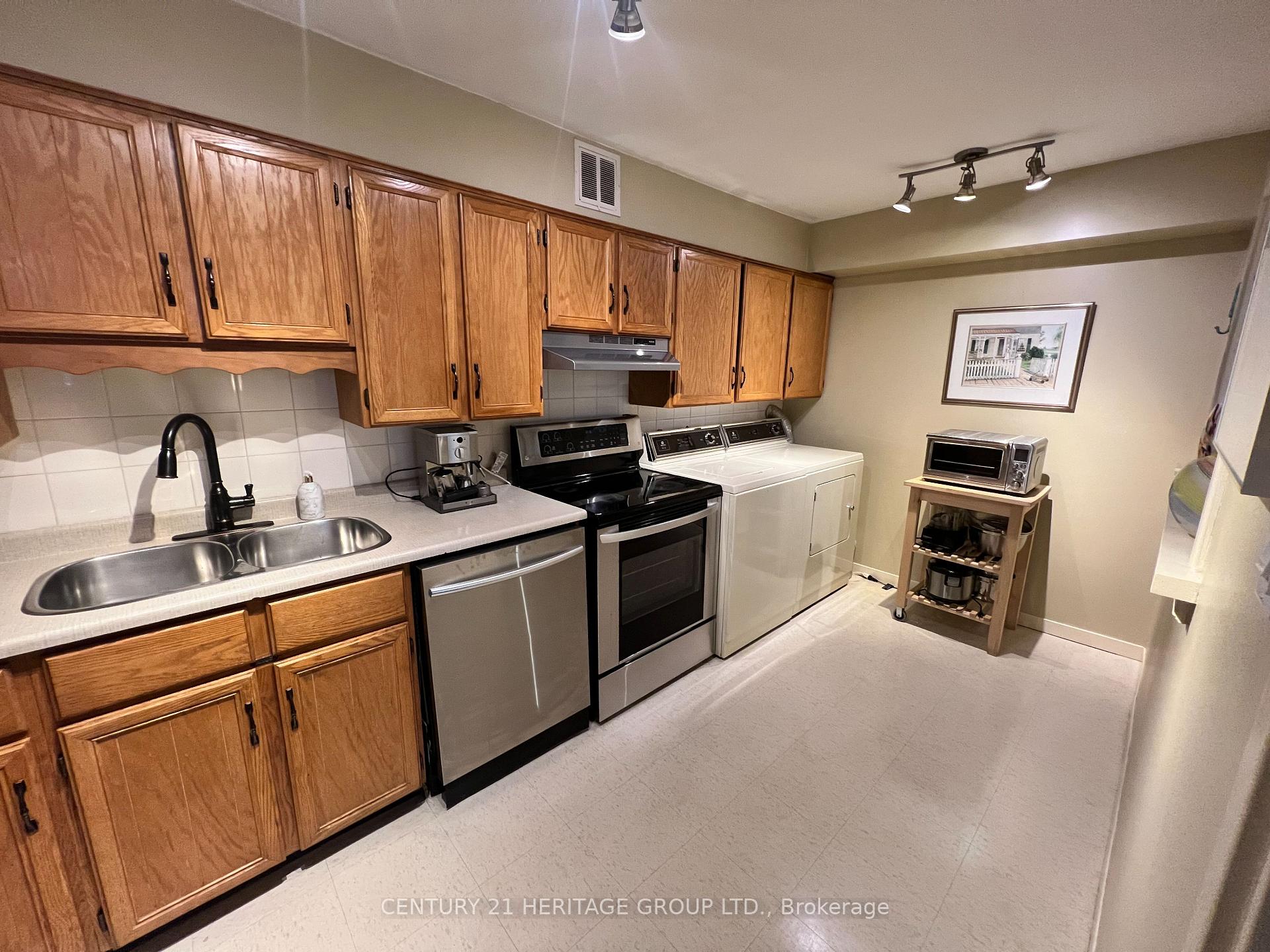 Photo 11 of Unit 406, 60 Inverlochy Boulevard, Markham, Royal Orchard — HOMEH
