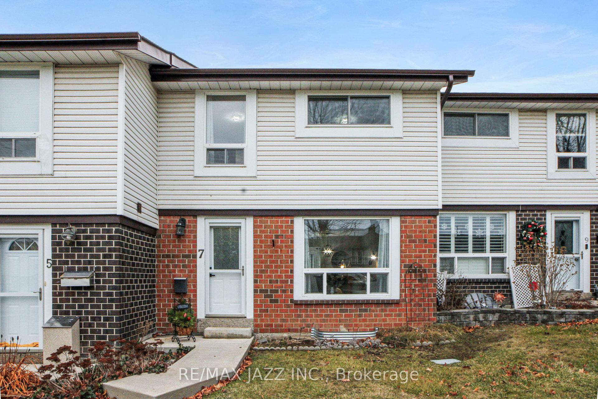 Photo 1 of 7 Groves Lane, Ajax, South East — HOMEH