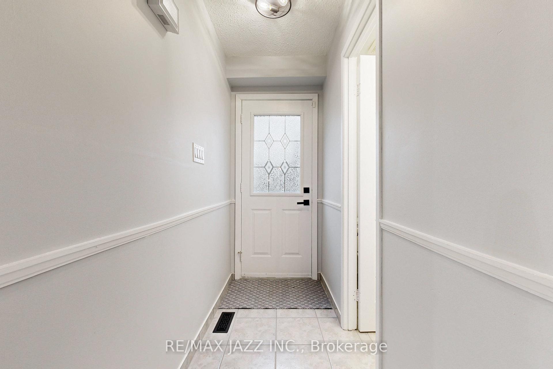 Photo 3 of 7 Groves Lane, Ajax, South East — HOMEH