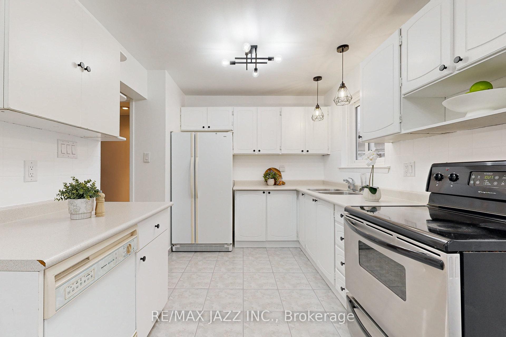 Photo 14 of 7 Groves Lane, Ajax, South East — HOMEH