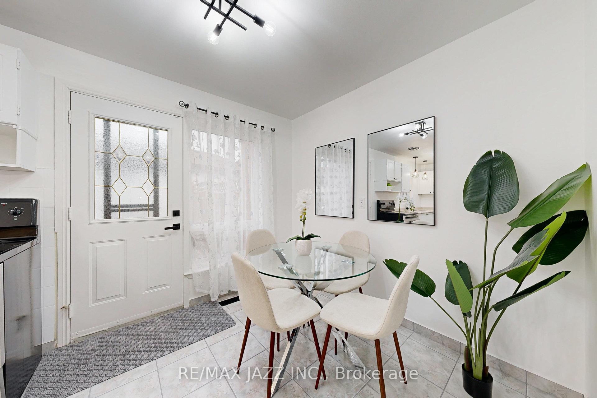 Photo 15 of 7 Groves Lane, Ajax, South East — HOMEH