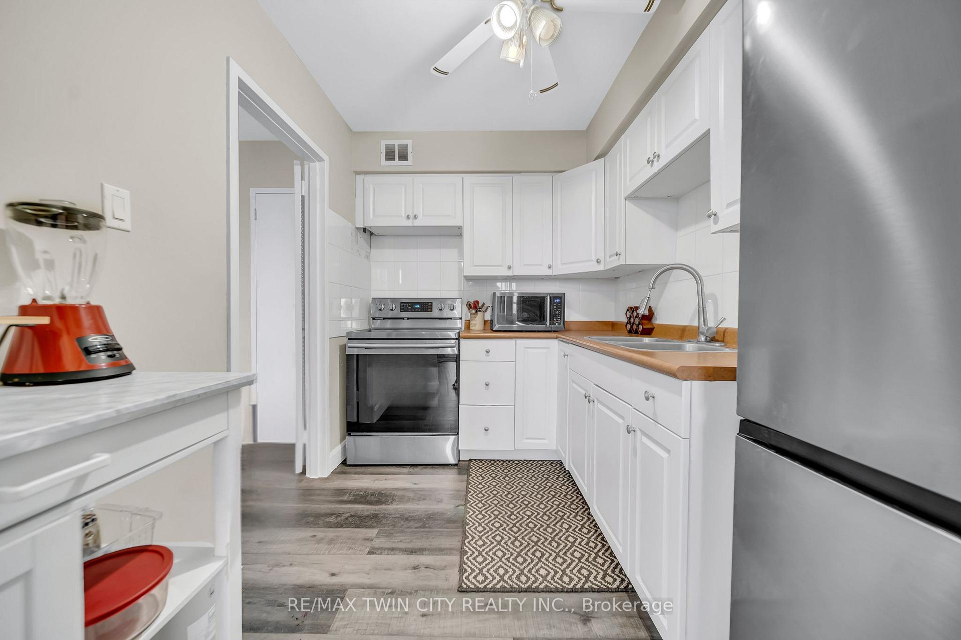 Photo 12 of Unit 701, 24 Midland Drive, Kitchener — HOMEH