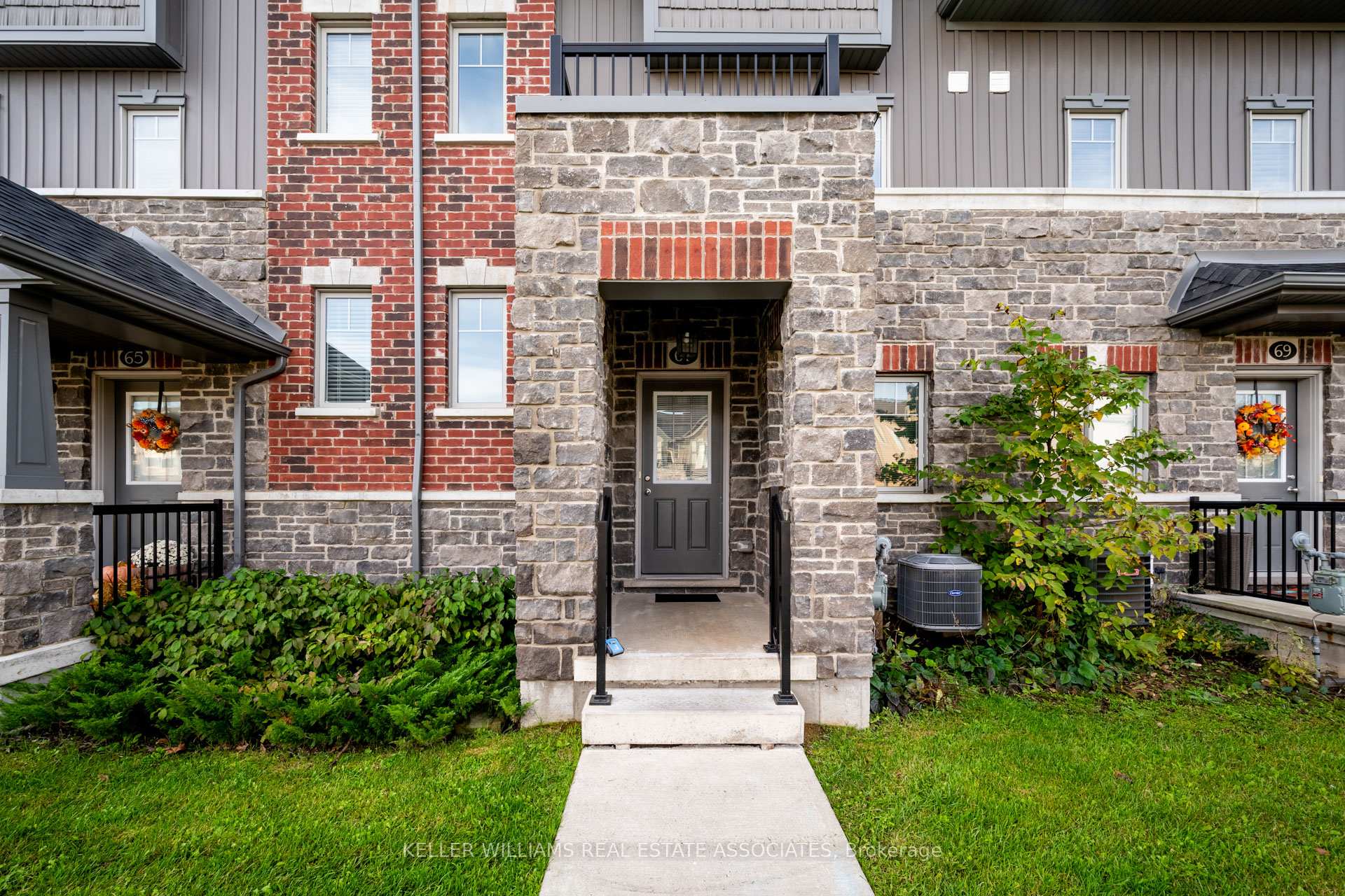 Photo 3 of 67 Eliza Avenue, Kitchener, Larentian West — HOMEH