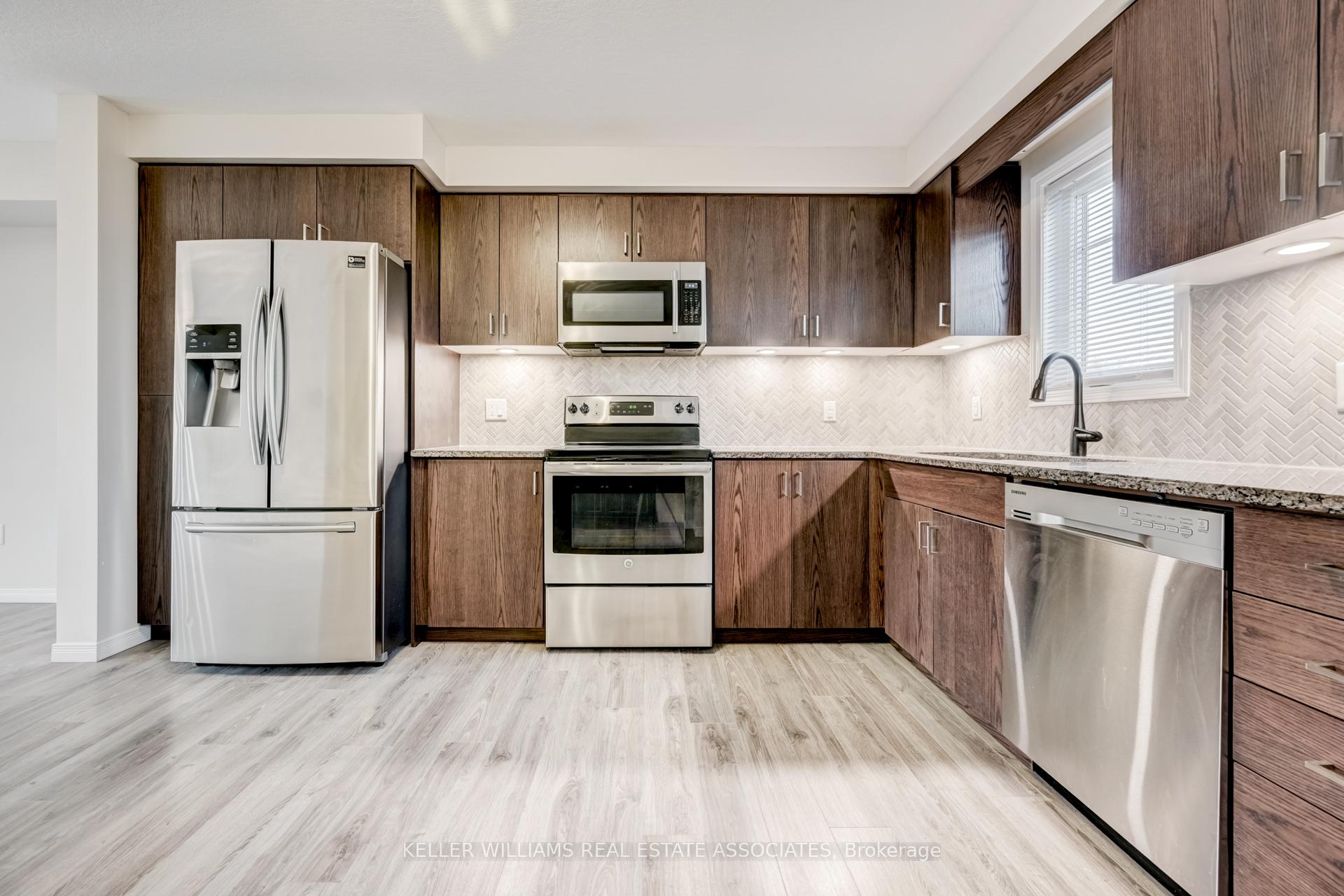 Photo 11 of 67 Eliza Avenue, Kitchener, Larentian West — HOMEH