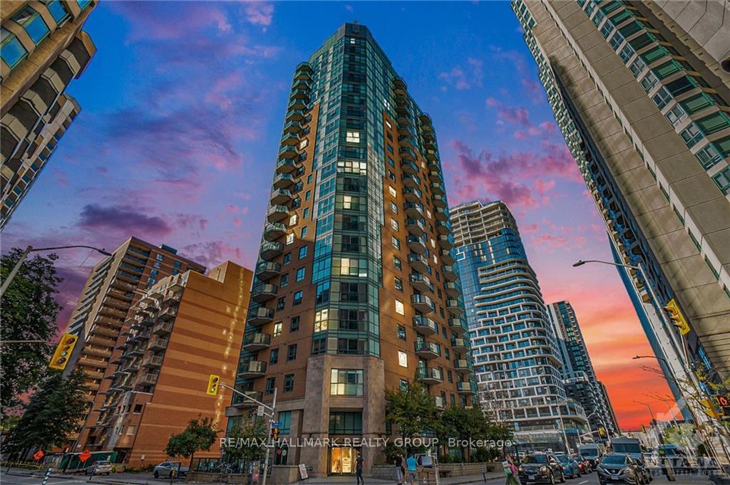 Front of Unit 1601, 445 Laurier Avenue W