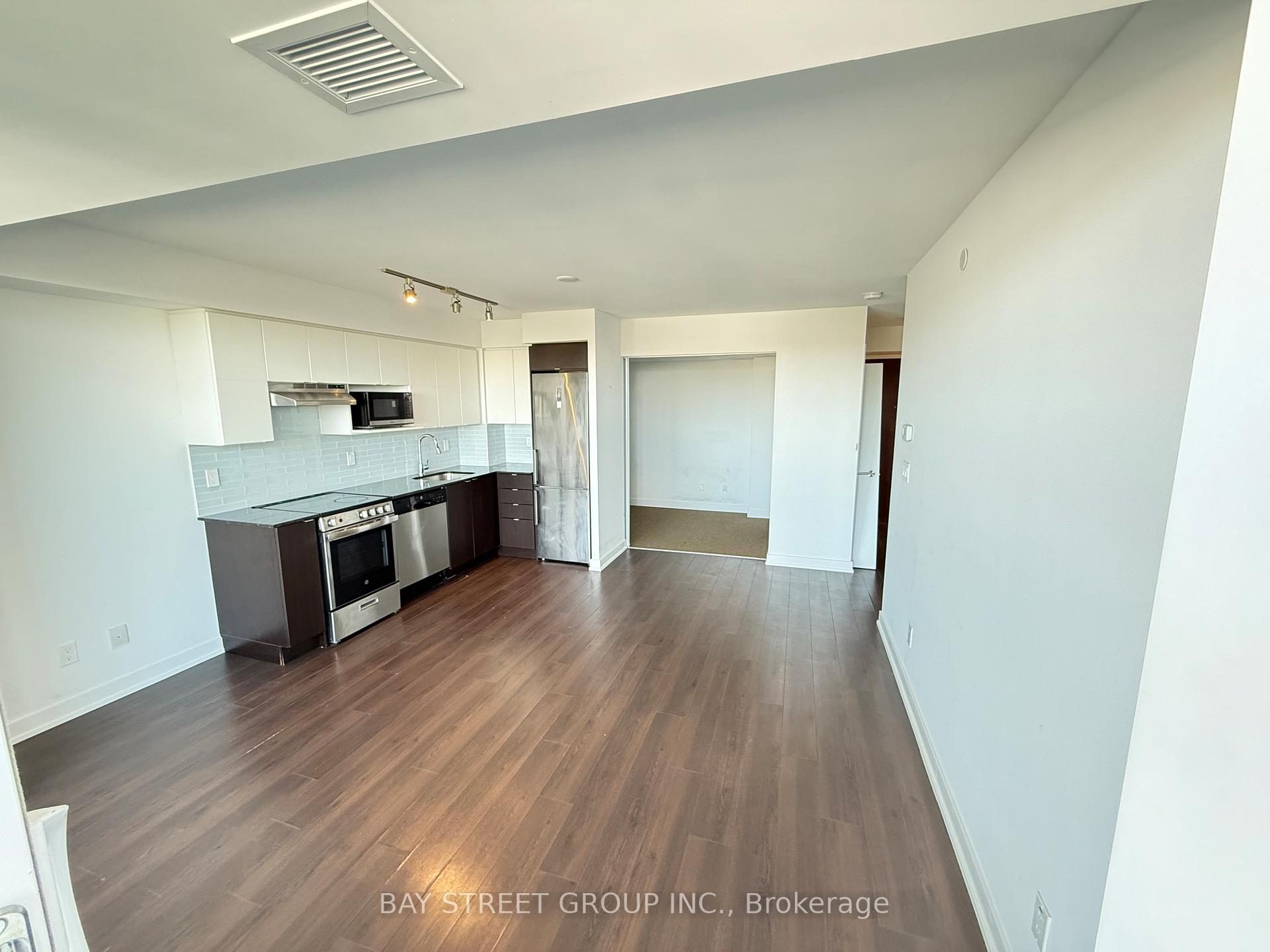 Photo 3 of Unit 807, 120 Varna Drive, Toronto, Englemount-Lawrence — HOMEH