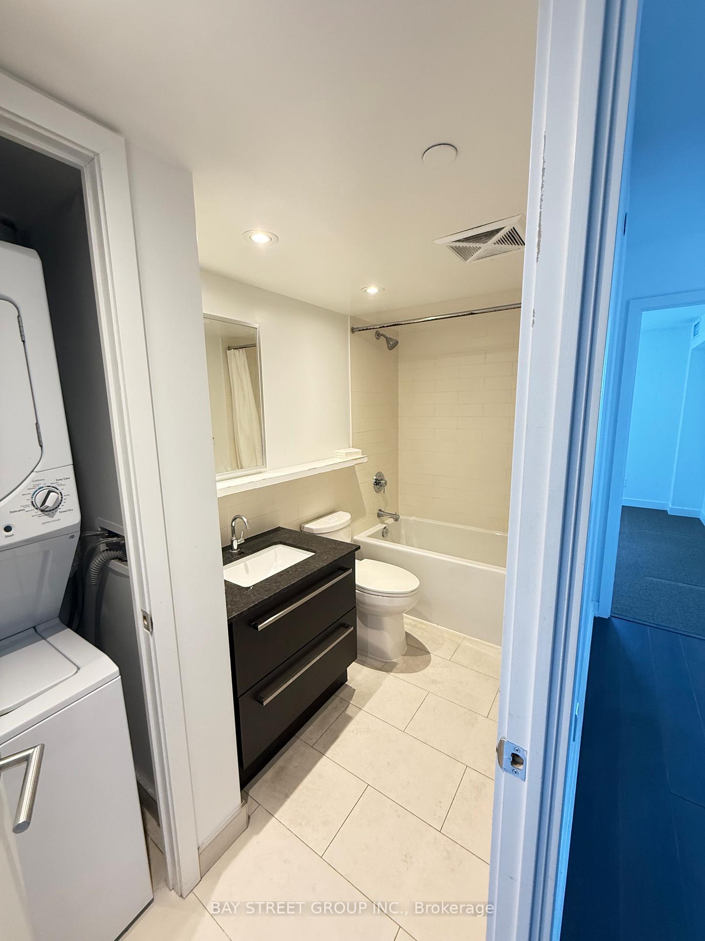 Photo 6 of Unit 807, 120 Varna Drive, Toronto, Englemount-Lawrence — HOMEH