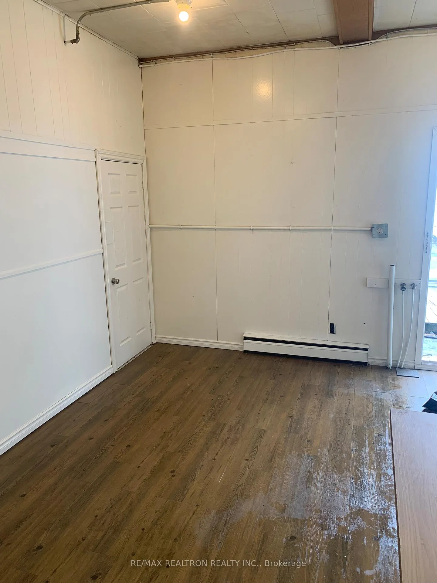 Photo 3 of Unit B, 54 Market Square, Quinte West, Trenton Ward — HOMEH