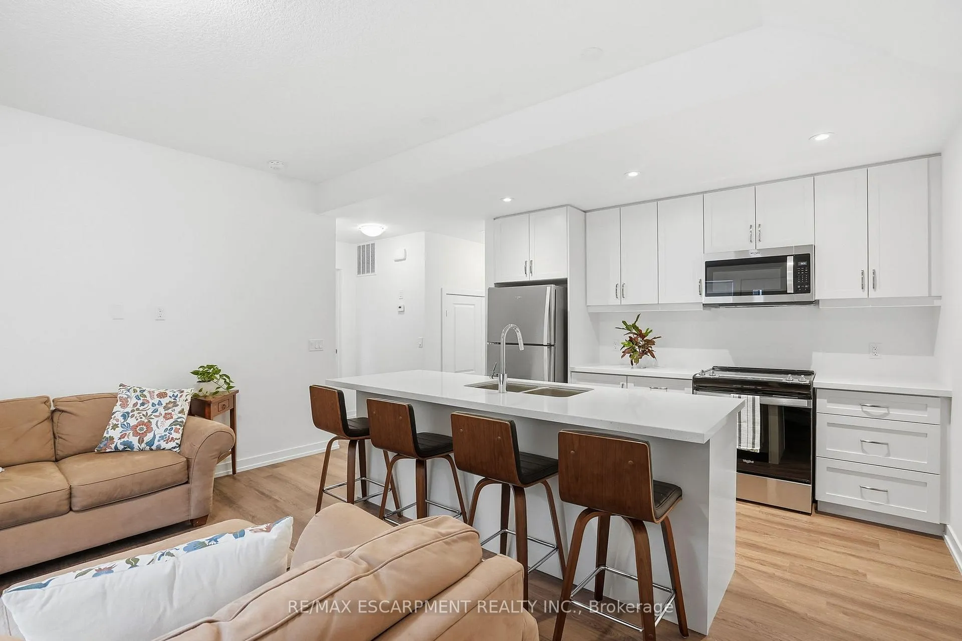 Photo 4 of Unit 5, 70 Kenesky Drive, Hamilton, Waterdown — HOMEH