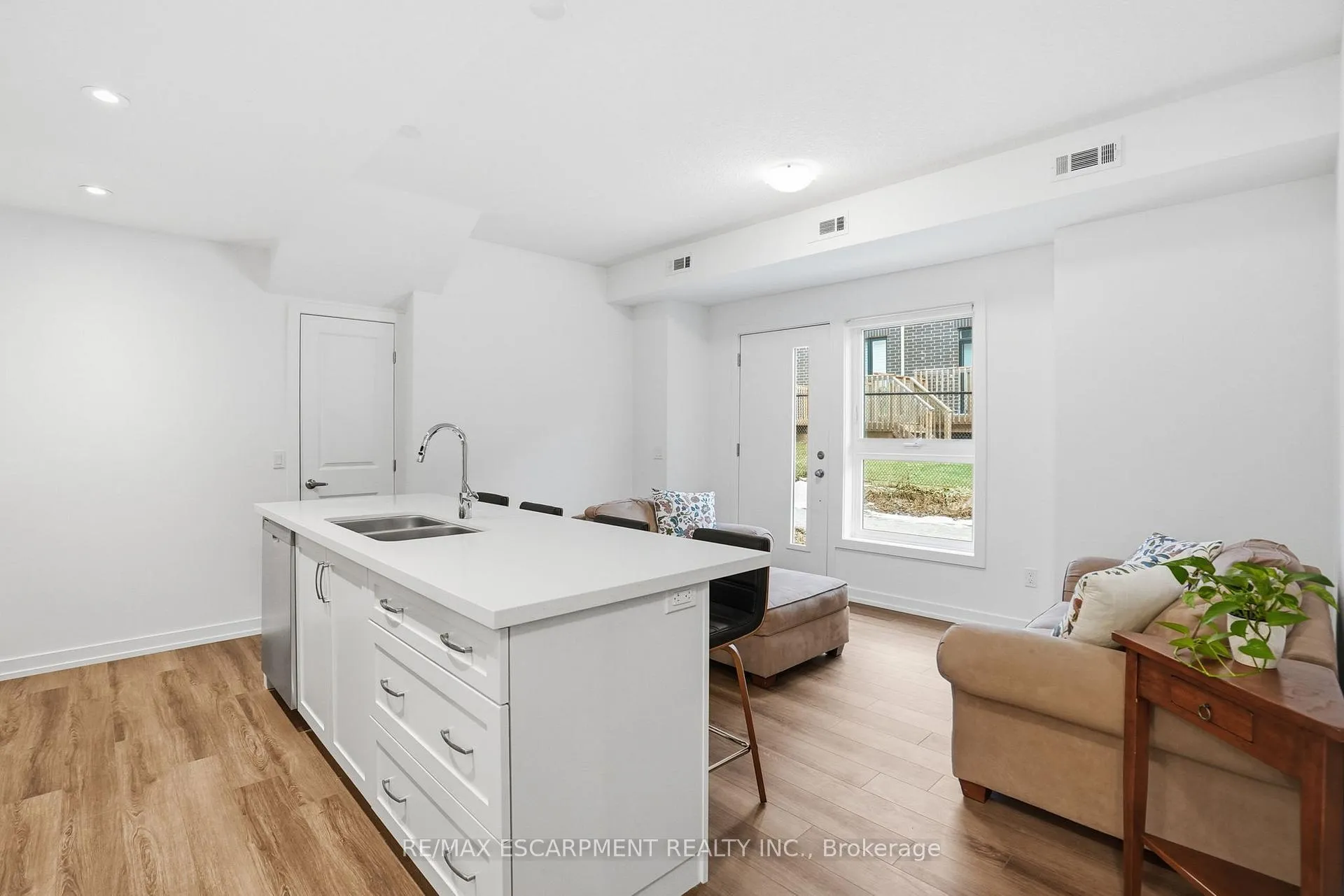 Photo 10 of Unit 5, 70 Kenesky Drive, Hamilton, Waterdown — HOMEH