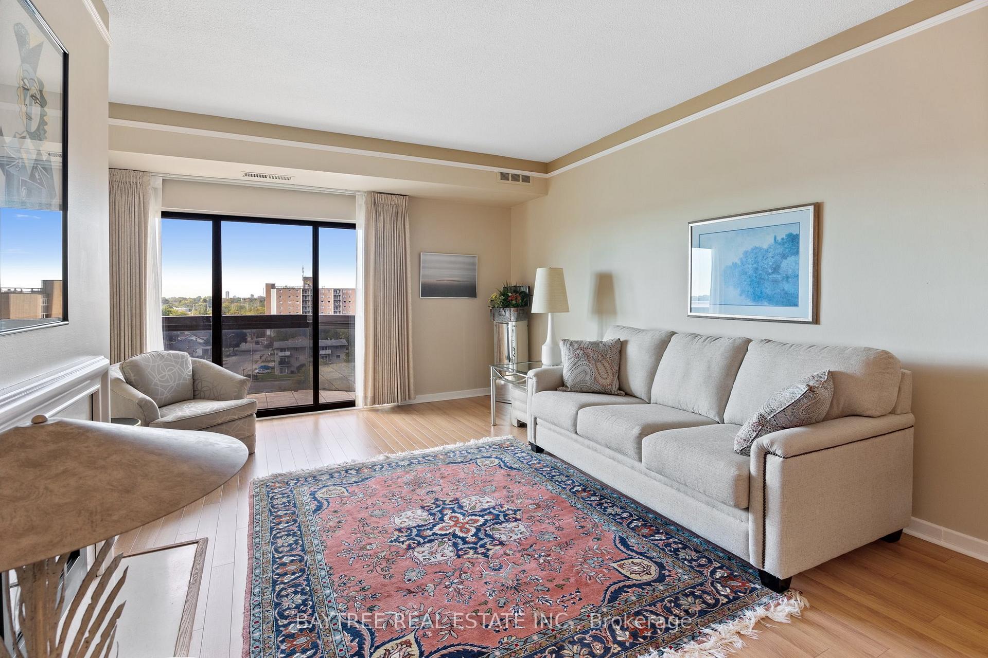 Photo 5 of Unit 803, 3663 Riverside Drive E, Windsor — HOMEH