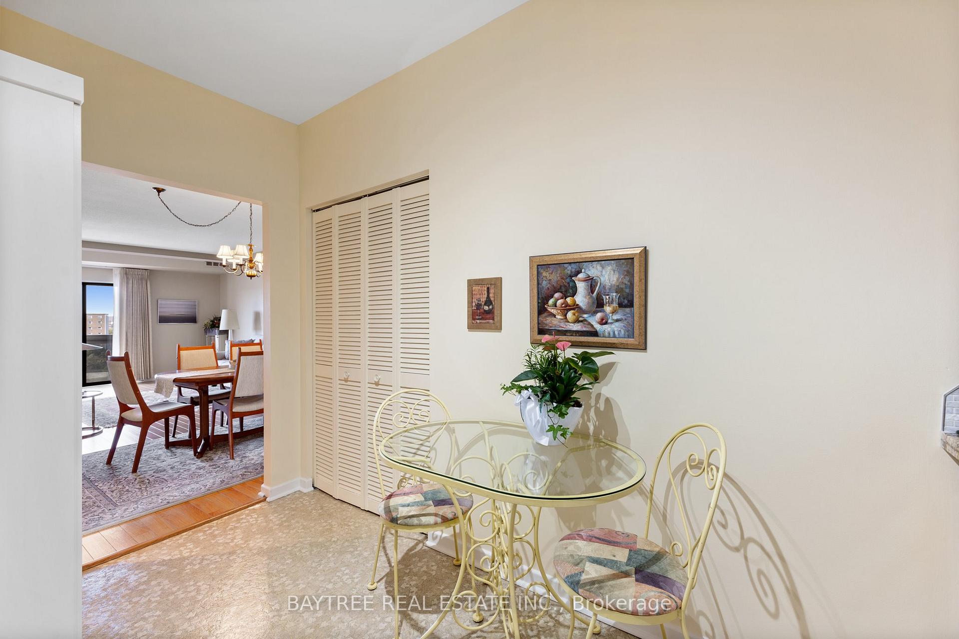 Photo 7 of Unit 803, 3663 Riverside Drive E, Windsor — HOMEH