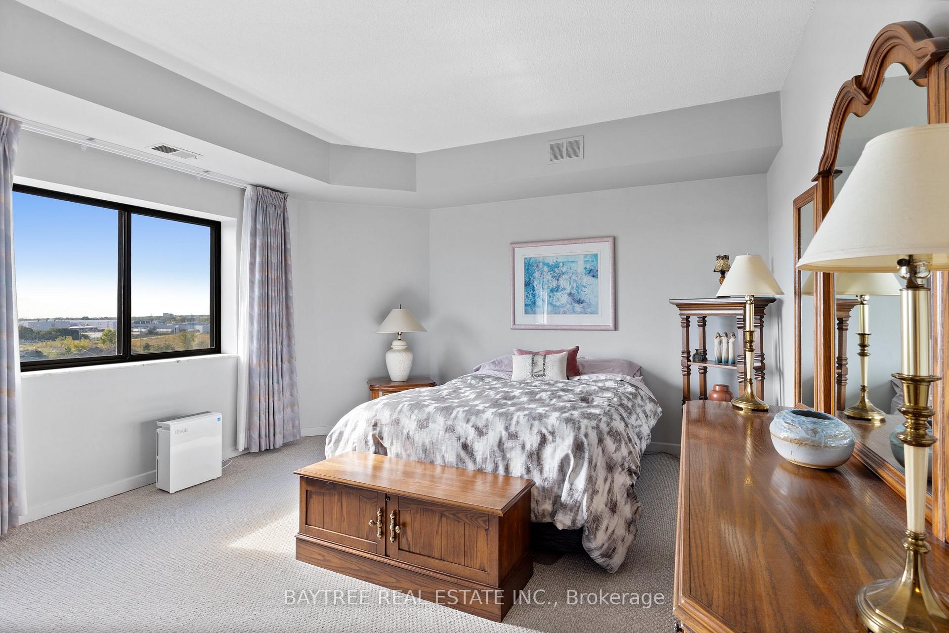 Photo 14 of Unit 803, 3663 Riverside Drive E, Windsor — HOMEH