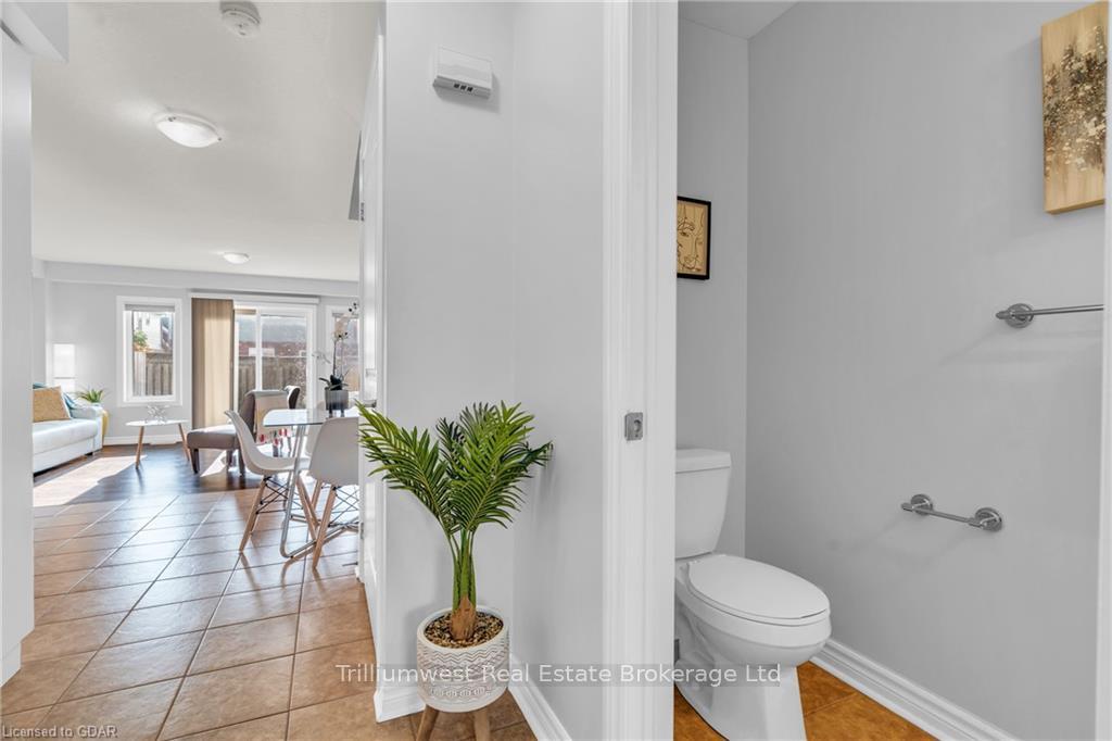 Photo 4 of 38 Waterford Drive, Guelph, Pineridge/Westminster Woods — HOMEH