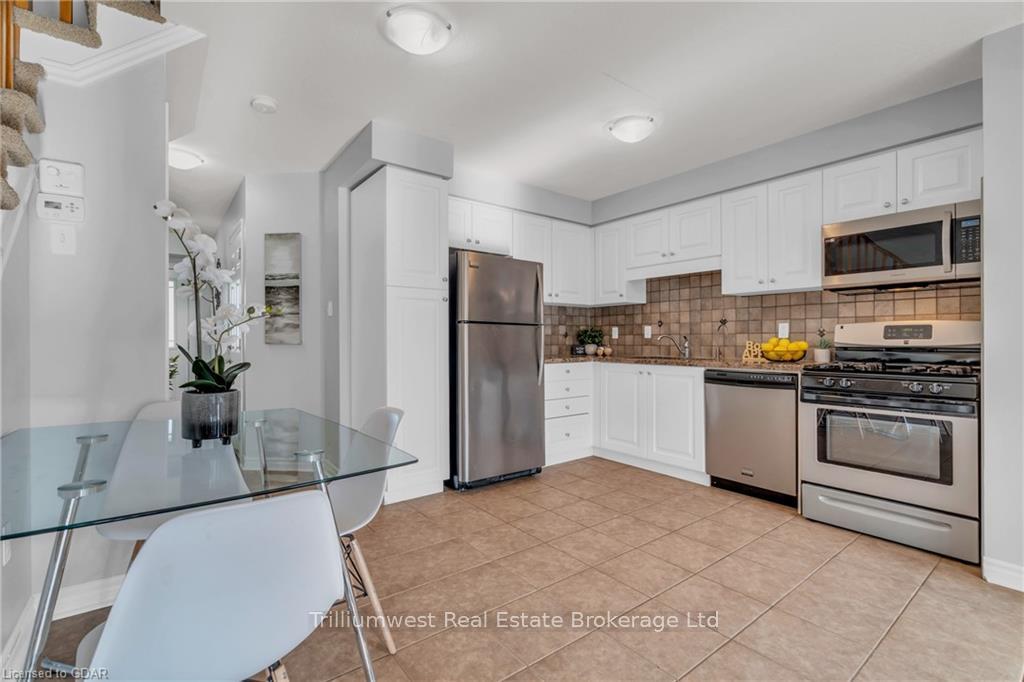 Photo 5 of 38 Waterford Drive, Guelph, Pineridge/Westminster Woods — HOMEH