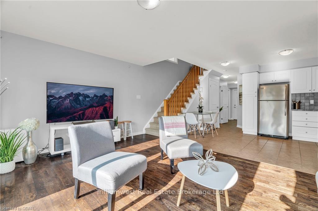 Photo 6 of 38 Waterford Drive, Guelph, Pineridge/Westminster Woods — HOMEH