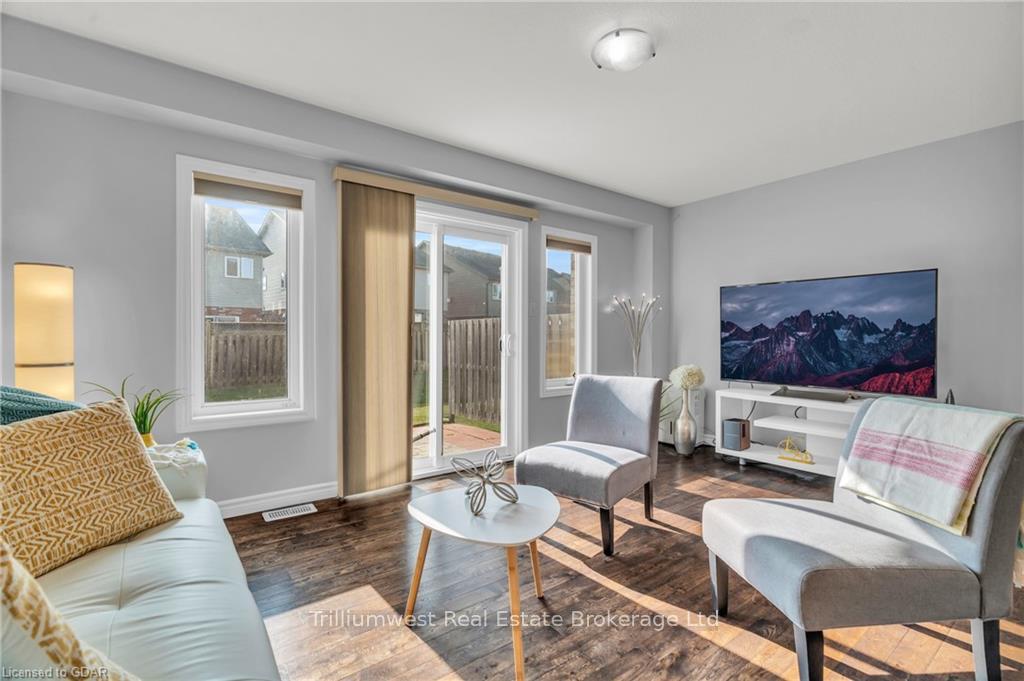 Photo 7 of 38 Waterford Drive, Guelph, Pineridge/Westminster Woods — HOMEH