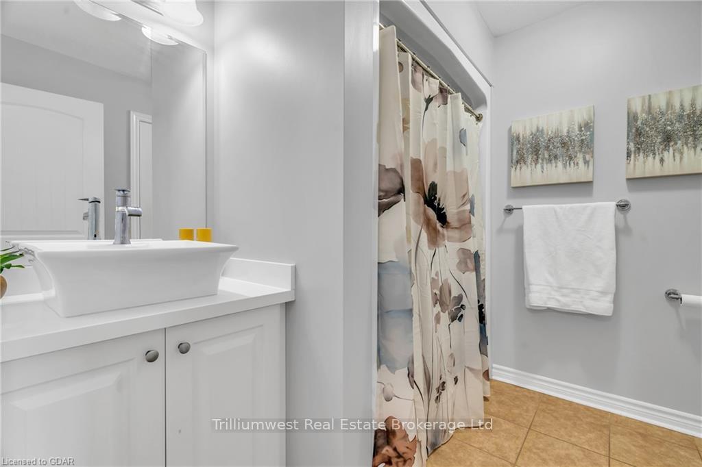 Photo 17 of 38 Waterford Drive, Guelph, Pineridge/Westminster Woods — HOMEH
