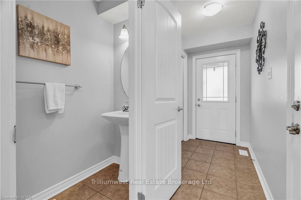 Photo 18 of 38 Waterford Drive, Guelph, Pineridge/Westminster Woods — HOMEH