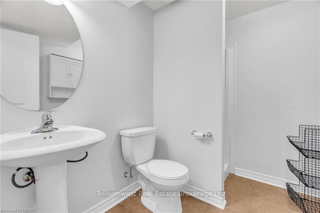 Photo 20 of 38 Waterford Drive, Guelph, Pineridge/Westminster Woods — HOMEH