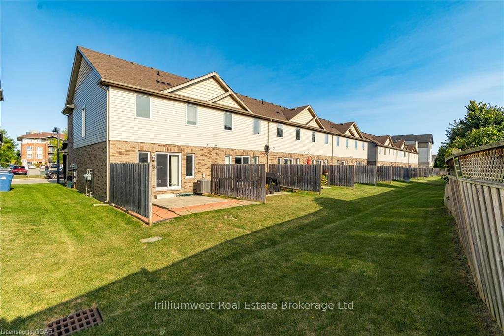 Photo 23 of 38 Waterford Drive, Guelph, Pineridge/Westminster Woods — HOMEH