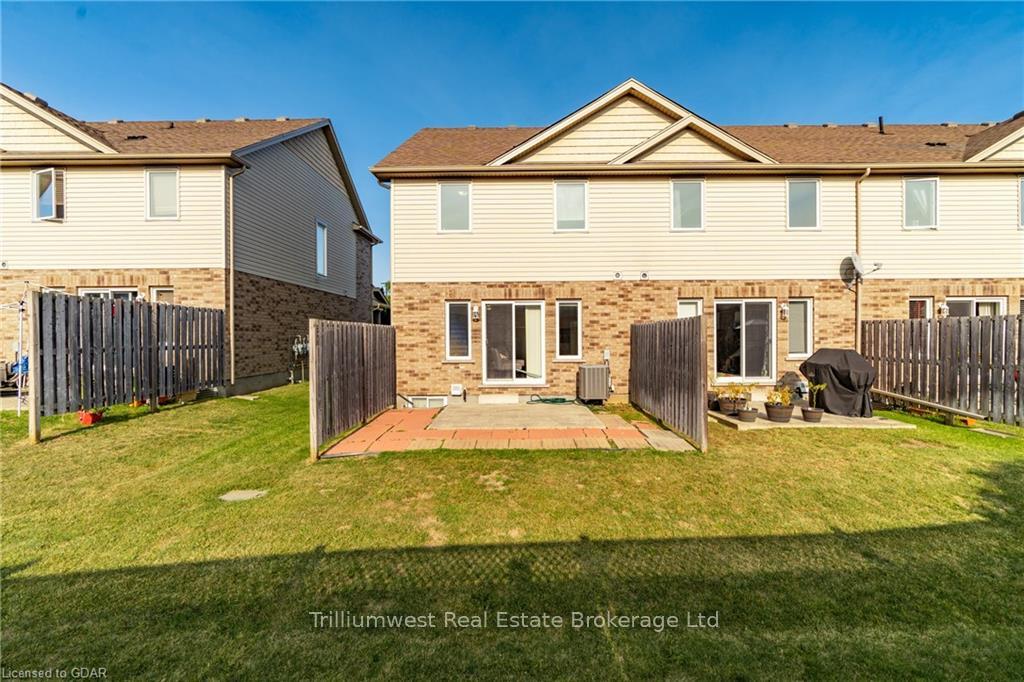 Photo 24 of 38 Waterford Drive, Guelph, Pineridge/Westminster Woods — HOMEH